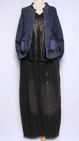 Джинсовка-бомбер "Металлические бусины" синяя, черная р.48-54