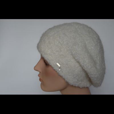 Вязаный лохматый берет белого цвета  для женщин Vizio Италия 6957