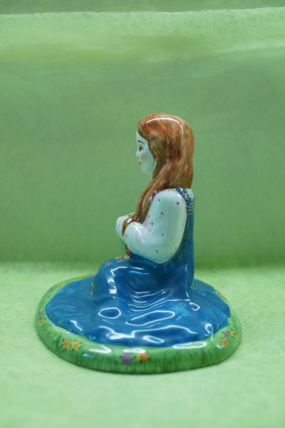 Девочка с венком