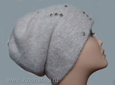vyazanaya-shapka-dlya-zhenshchin-osen-zima-2018-2019-italiya