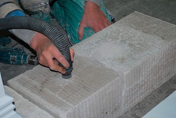 уборка мусора пылесосом