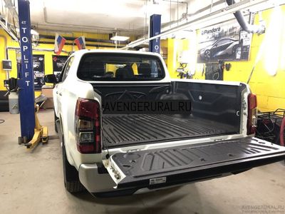 Защитный пластиковый вкладыш в кузов для нового пикапа Mitsubishi L200 2015-2019+ года под борта