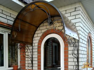 Козырек кованый над крыльцом -Арт 010