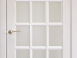 Белый цвет на дверях - классика дизайна
