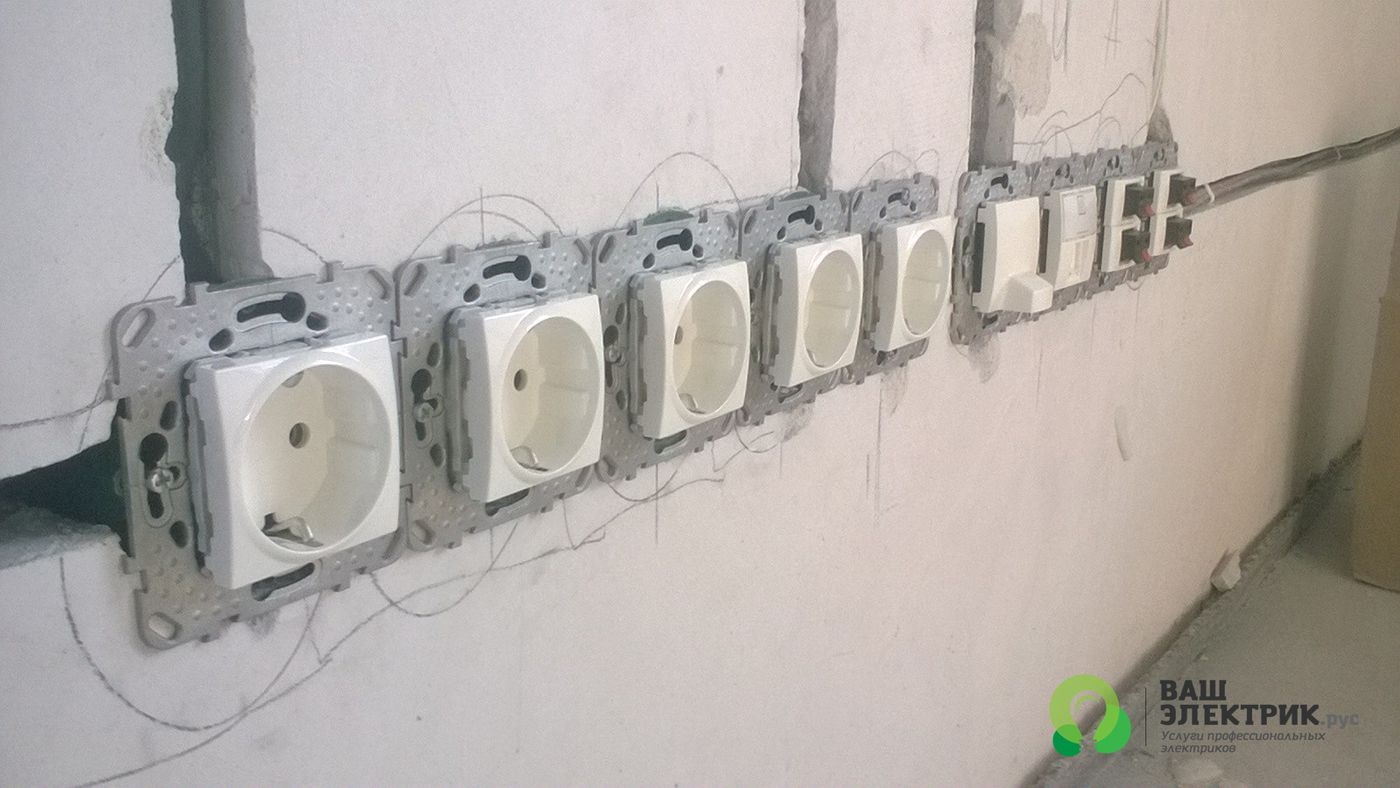 Углубленные розетки в стену