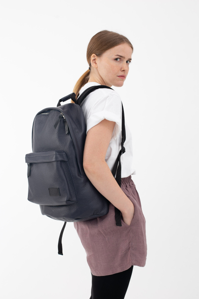 Рюкзак Kokosina Daypack на девушке