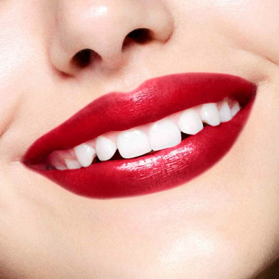 ARTISTRY GO VIBRANT™ Кремовая губная помада 106 Secret Crush Scarlet