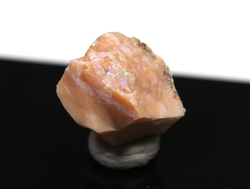 Опал благородный в пластиковом боксе, Эфиопия (11*8*8 мм, 0,1 г) №19734