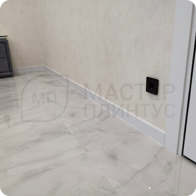 Плинтус ХДФ Dollken Cubu Flex Life 60мм Х 2,5 м Белый RAL 9003 в интерьере 11