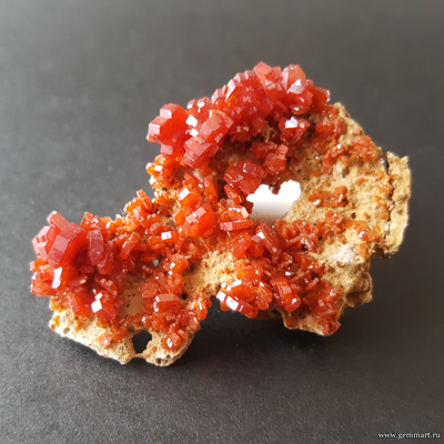 Ванадинит на породе. Марокко. 56*36*14 мм