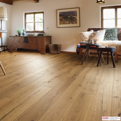 Декор паркетной доски Haro Дуб Алабама браш 1-пол, масло 529587 в интерьере гостиной