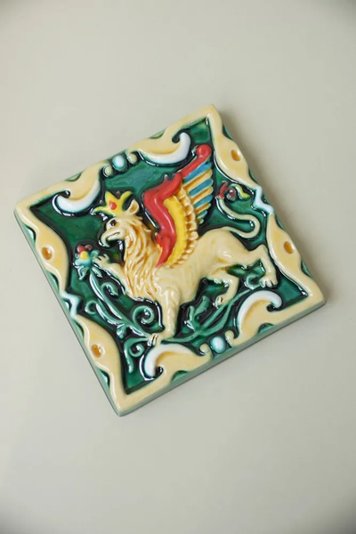 Грифон цветной (керамическая плитка)