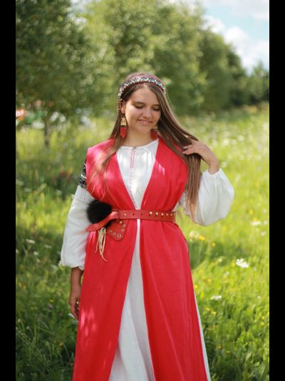 Жилет &quot;Трацепевидный&quot; красный