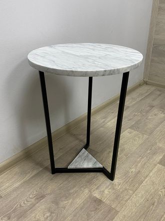 Кофейный столик из мрамора Bianco Carrara (400х400х500 мм, подстолье черный полумат) - 39-164