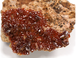 Ванадинит, кристаллы на породе, Марокко (55*50*20 мм, 46 г) №35882