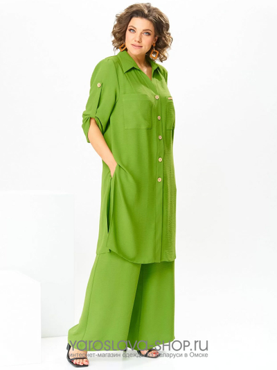 Брючный костюм яркого салатового цвета