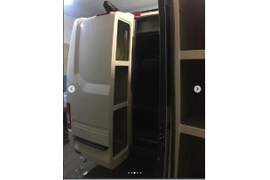 Установили навесной багажник, камеру заднего вида, тахограф, противотуманные фары, мультимедийное головное устройство.