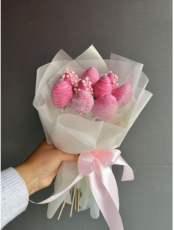 Комплимент с клубникой в шоколаде