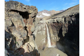 водопад в каньоне Овраг Опасный