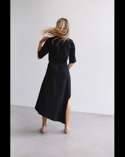 Платье-футболка с асимметричным подолом  (черный)