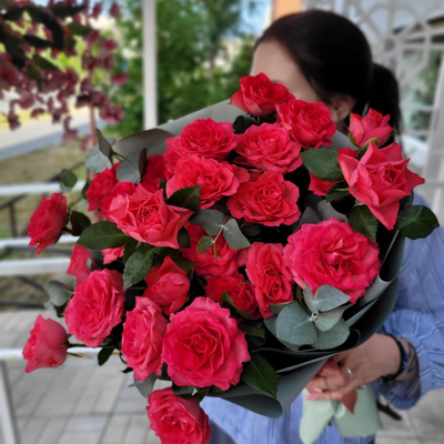 Букет из кустовых роз "Белла Линда"