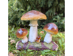 МАСЛЯТА на пеньке  29*30см   1,7кг   полистоун Россия 1748/012499