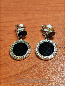 Модель : АЛ-380.Клипсы черный круг в стразах