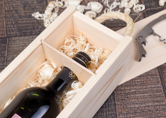 деревянный пенал для вина в подарок военному