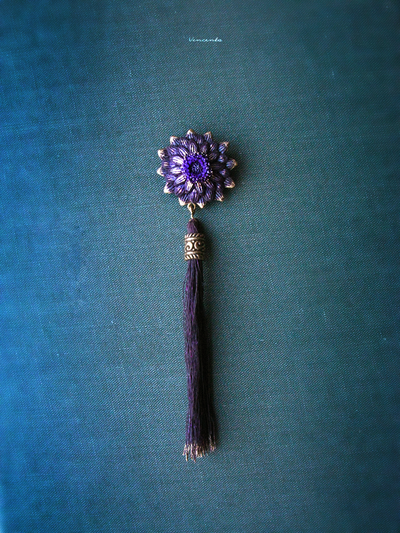 Брошь-орден "Мистический цветок" в фиолетово-золотой цветовой гамме