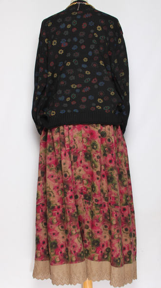 Джемпер ХЛОПОК "Редкие ромашки" черный до р.52