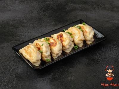 Жареные пельмени со свининой 煎饺 6шт