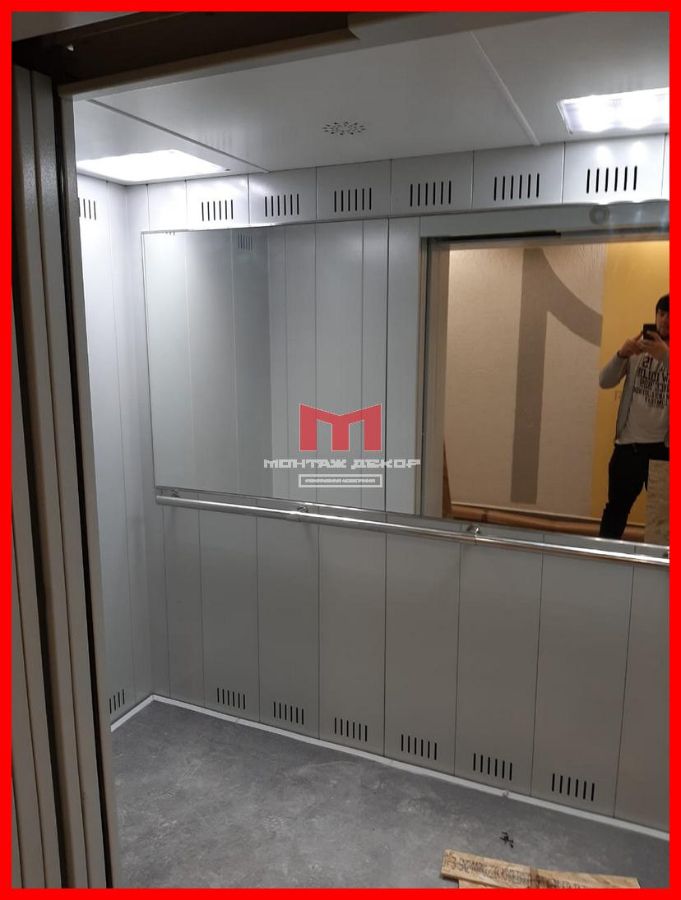 Кабина лифта в новостройке в Москве ДО защитной обшивки