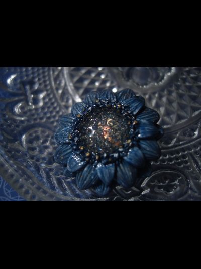 "Каллистефус Галактика", мини брошь с космическим цветком