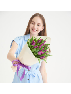 15 сиреневых тюльпанов