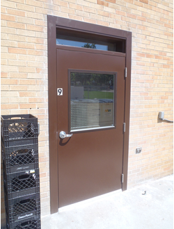 Металлические решетчатые тамбурные двери для технических и подъездных помещений