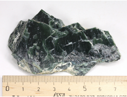 Серпентин, необработанный, дикий образец, Россия, КЧР, Урупский район (76*50*11 мм, 46 г) №37604