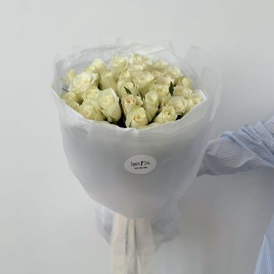 Букет из 35 белых роз