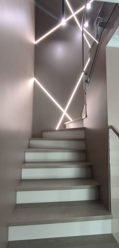 Л-1/3. Ступени, поручень- массив ясеня, подступёнок - мдф под эмалью