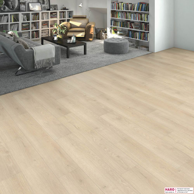 Ламинат Haro Дуб Флавия Белый 544699 в интерьере гостиной