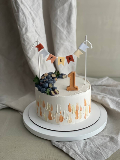 Торт с гирляндой