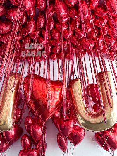 Стена из множества красных гелиевых сердец с золотыми буквами I Love You Троицк Новая Москва