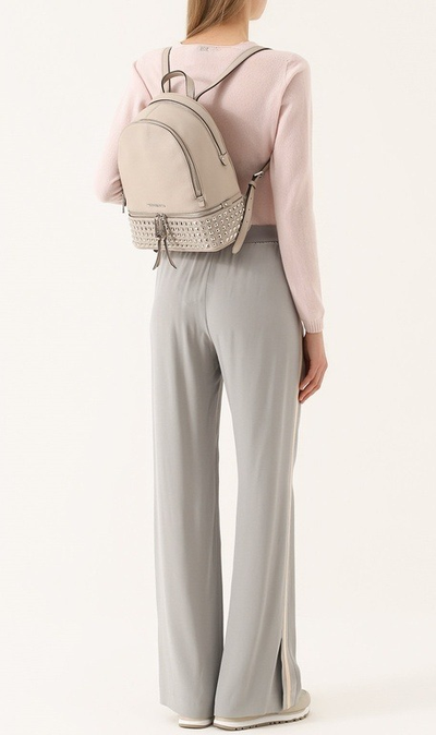 Рюкзак Майкл Корс Rhea с серебряными заклепками бежевый