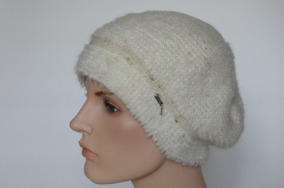 beliy-zhenskiy-vyazaniy-beret-petlyami-vizio-italiya-6970