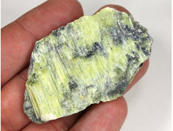 Антигорит, серпентин, необработанный, дикий образец, Россия, КЧР, Урупский район (61*36*13 мм, 28 г) №37614