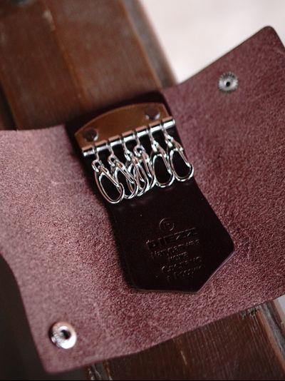 Ключница бордового цвета KL-002