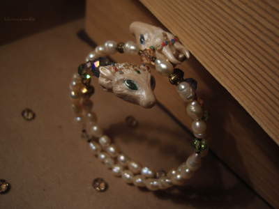 Браслет с жемчугом и хрустальными бусинами "Однажды в сказке. Козочка и Барашек"