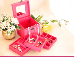 Бижутерия и шкатулки