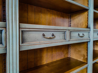 Библиотека модульная открытая с лестницей.