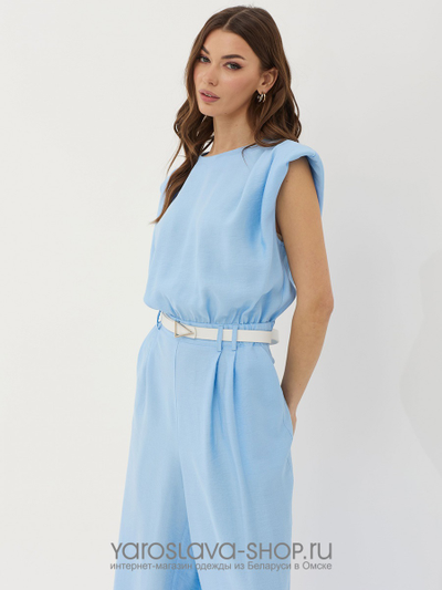 Комбинезон женский голубого цвета под пояс