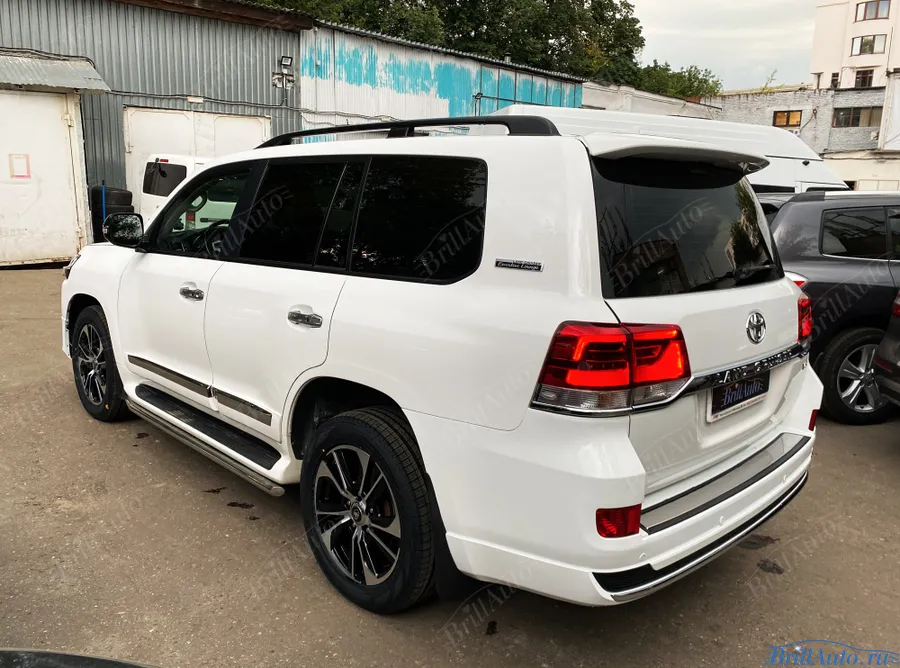 Рестайлинг Ленд Крузер 200 (белый)